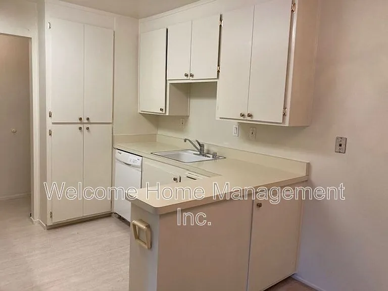 1305 Boulevard Way #310 — Photo 16
