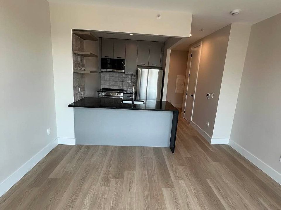 2nd image of 3188 44th St #2