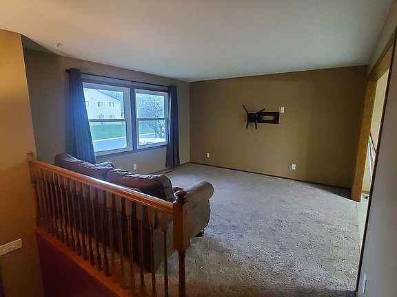 3rd image of 603 8th Ave NE