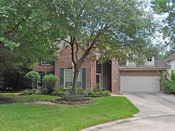 Lovely curb appeal, great first impressions!