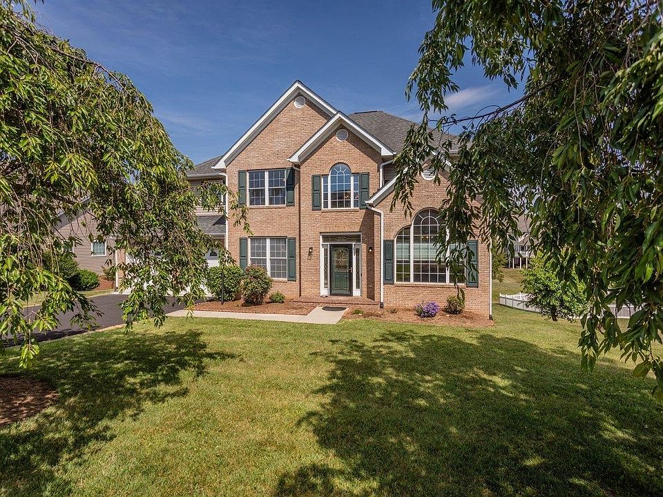 1st image of 15 Brookmere Ct