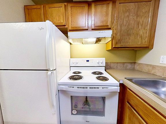 3rd image of 926 23rd St APT 20