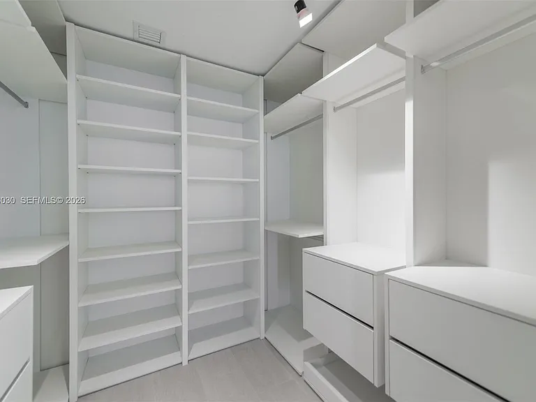 700 NE 24th St #5107 — Photo 32
