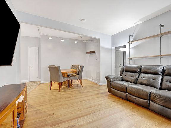 3rd image of 810 W Lakeside Pl APT 107