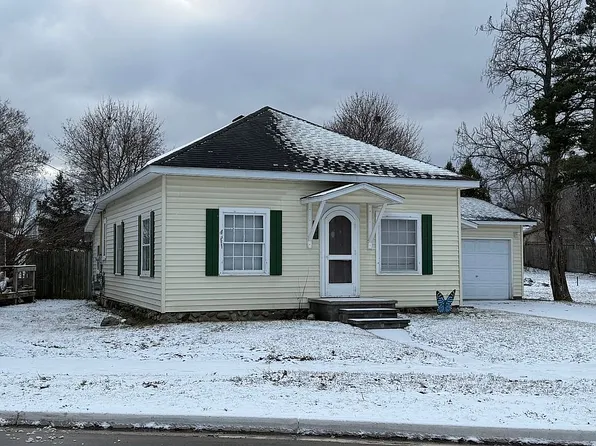 101 North St, Cheboygan, MI 49721