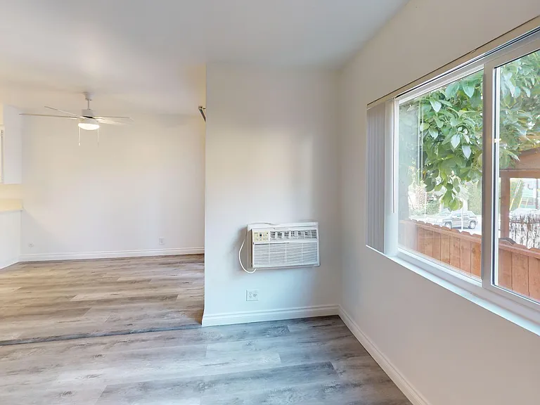 The Regal Villa Apts...Gorgeous Newly Remodeled 2 Bedroom.. Prime Location! CALL NOW! — Photo 5