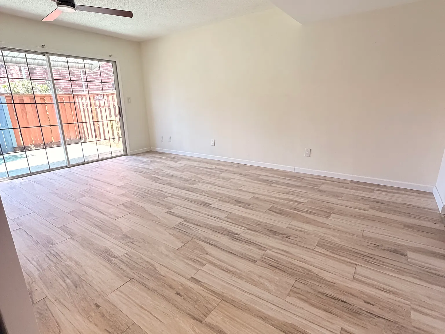 2 bed, 1.5 bath, 1122 sqft, $1,400 — Photo 4