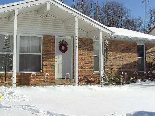 2524 Belmont Dr photo 1