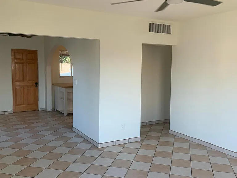 1735 W Fairmount Ave — Photo 12