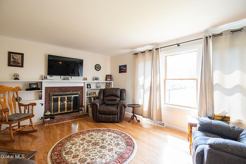 4th image of 19 McHugh Street
