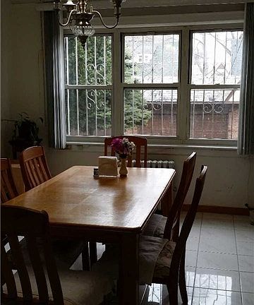 4th image of 8025 Park Ln