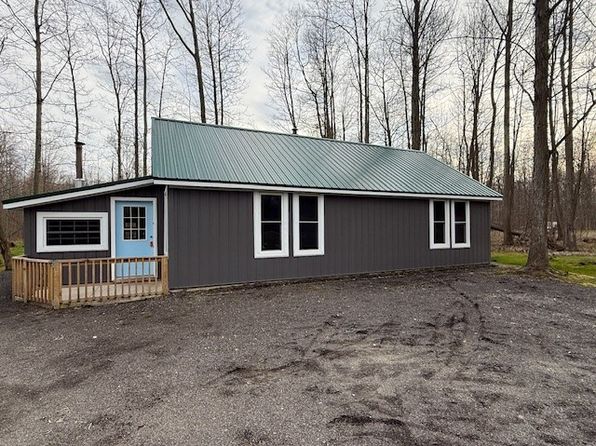3037 Philadelphia Rd, Springboro, PA 16435