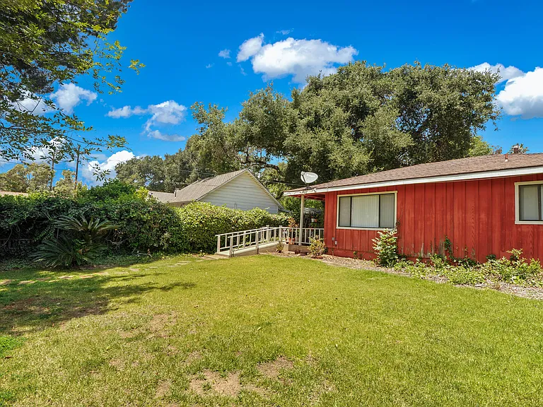 703 Manzanita Ave — Photo 32
