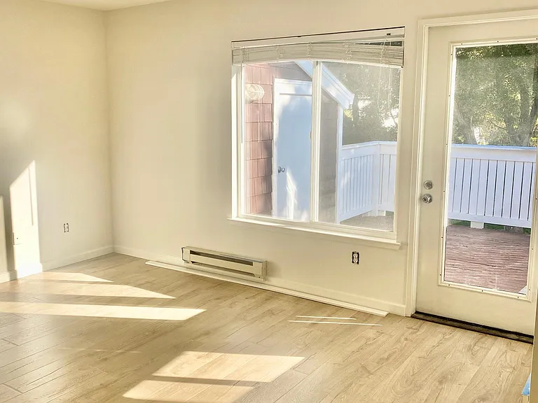 218 Bayside Ct — Photo 12