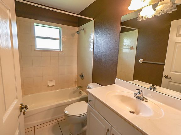 4th image of 1465 Carrington Ave