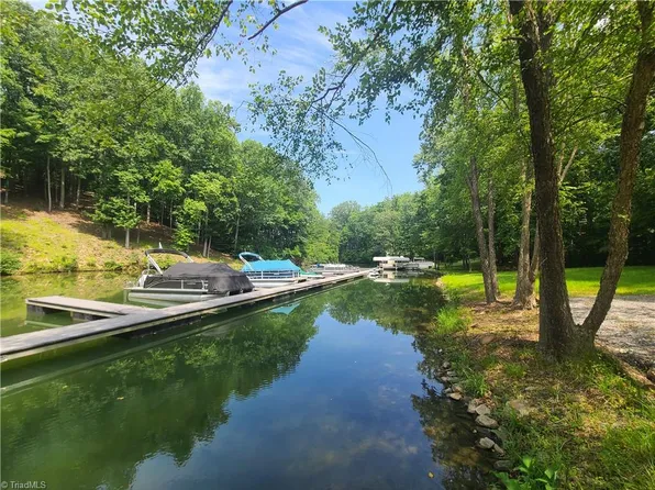 450 Crossing Creek Dr #4A, Belews Creek, NC 27009