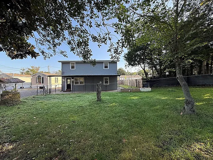 1323 N Main St