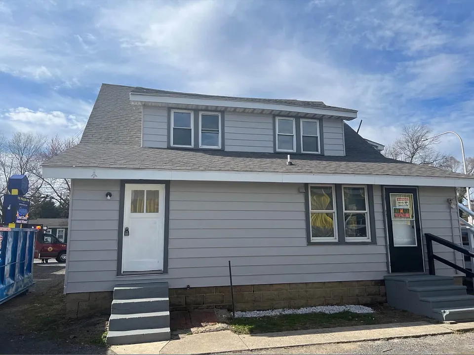 1469 S Governors Ave #2