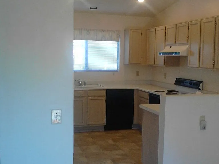 1492 W Belfry Ct — Photo 8