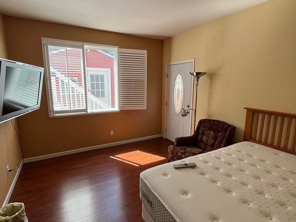 1st image of 1126 Oakpoint Dr #B