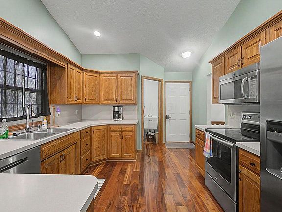 2nd image of 3171 Apple Valley Dr