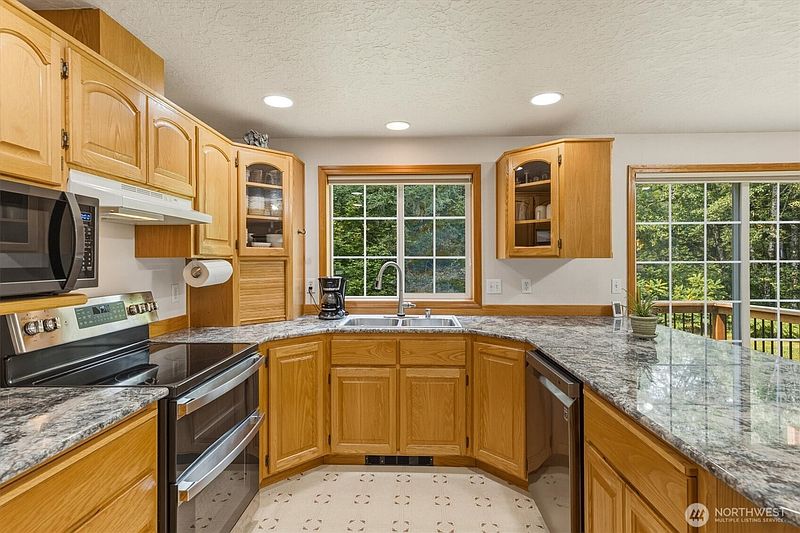 3rd image of 558 Spruce Creek Road