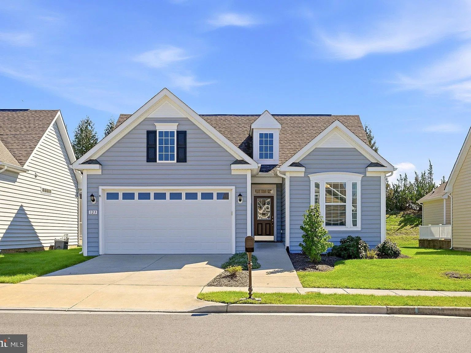 3 bed, 2.0 bath, 1656 sqft, $2,500 — Photo 1