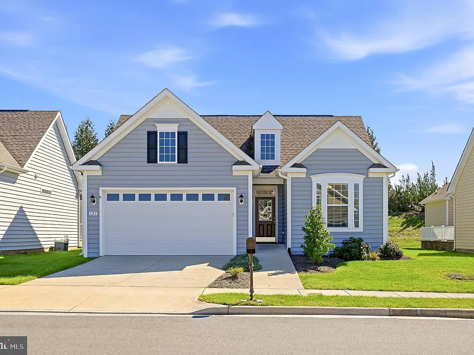 123 Bluets Dr