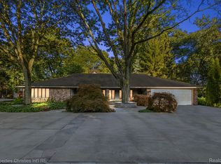 9730 Allen Rd, Allen Park, MI 48101