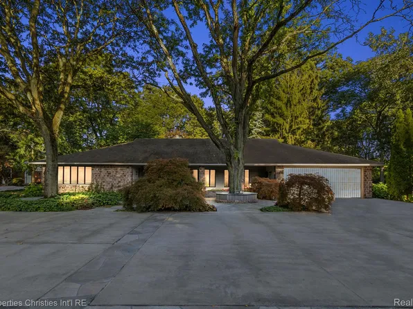9730 Allen Rd, Allen Park, MI 48101