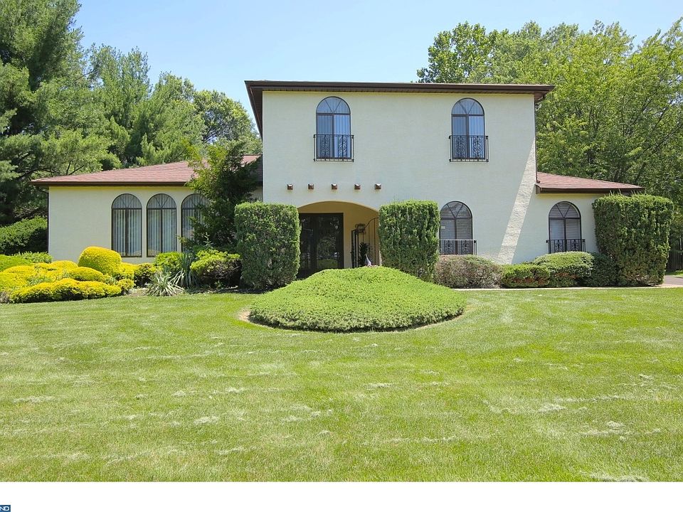 1st image of 25 Nancy Dr