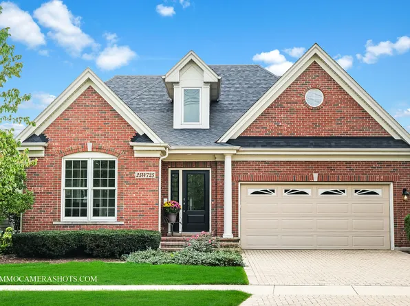 25W725 Fisher Ln, Winfield, IL 60190