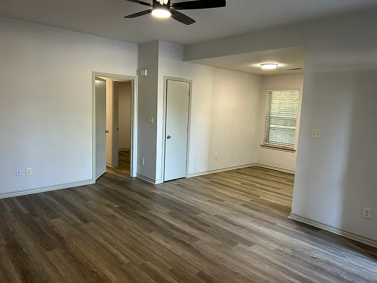 1611 Enloe Ct — Photo 3