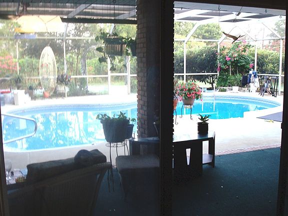 2000+ ft under roof lana .. w pool view thru multi sliders