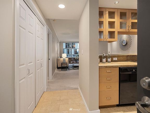 5th image of 177 107th Ave NE APT 919