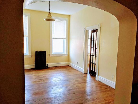 2nd image of 3302A Meramec St