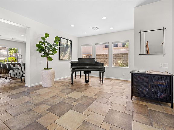 5th image of 816 Colina Alta Pl