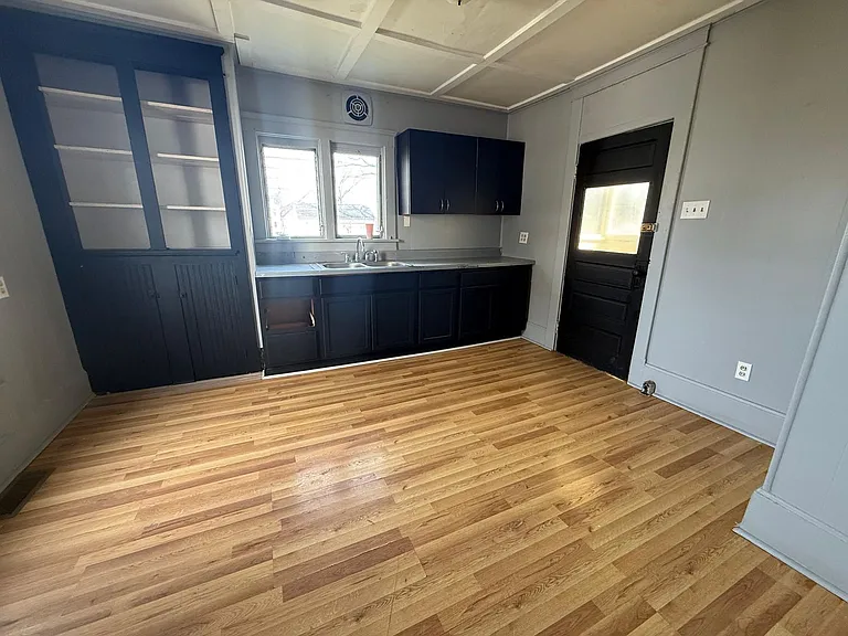334 Woods Ave — Photo 4