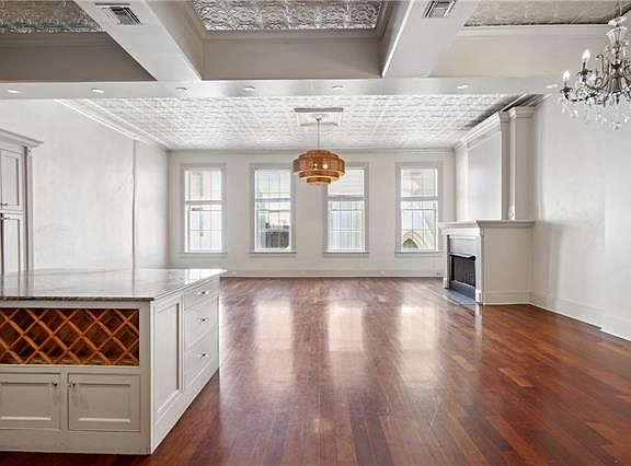 2nd image of 713 Camp St #300
