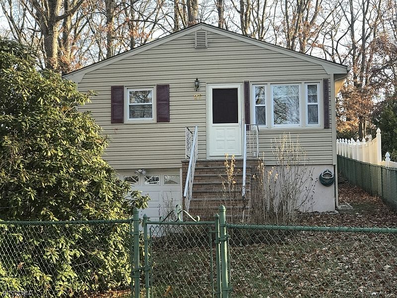 2nd image of 27 Leo Ave