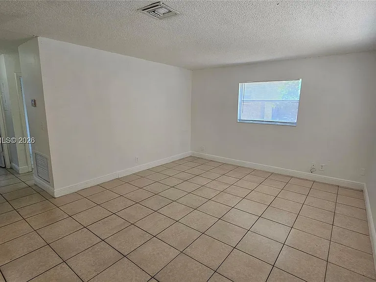 850 SW 6th Ct #3 — Photo 4