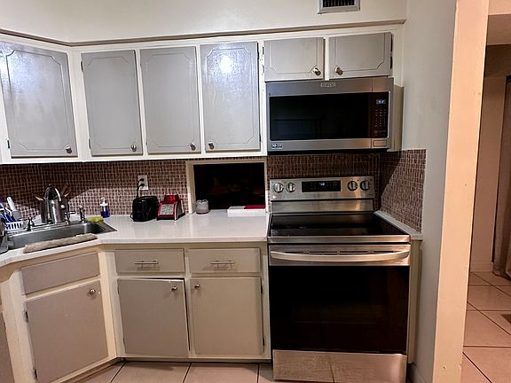 3rd image of 1530 NE 191st St
