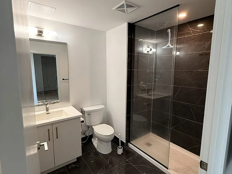 15 Wellington St S #902 — Photo 8