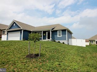 325 Tree View Ln, Lebanon, PA 17042