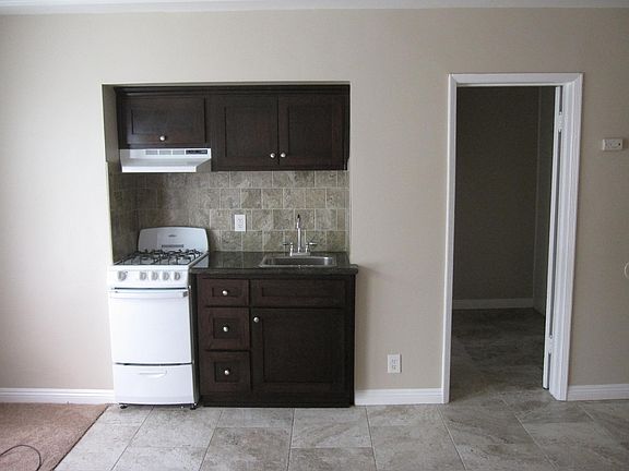 2nd image of 15-633 S Dunsmuir Ave #15