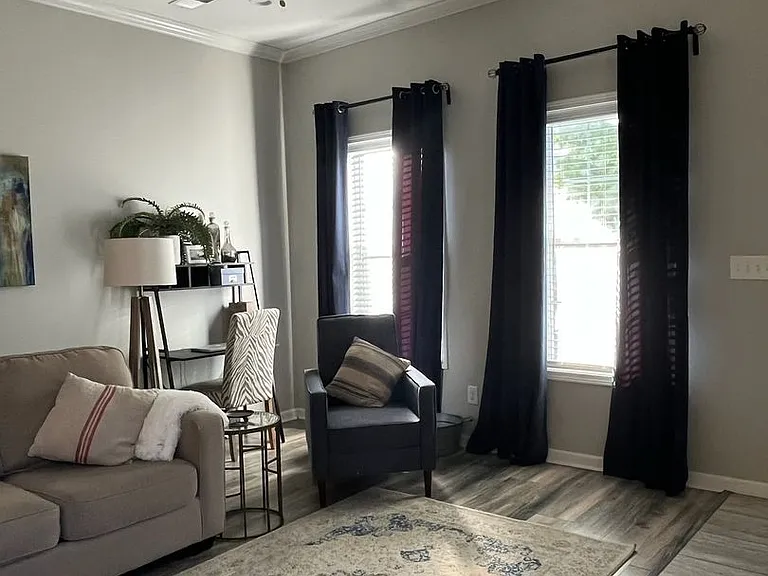 1327 Christy Ave — Photo 2