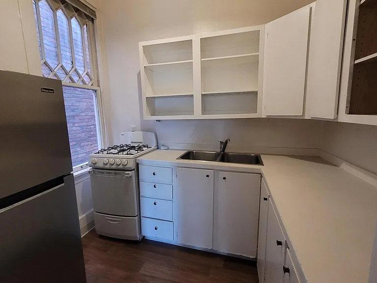 1527 Belmont Ave — Photo 32