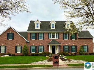 82 Saddle Ln, Easton, PA 18045