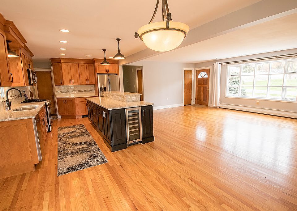 1st image of 36 Meadow Dr
