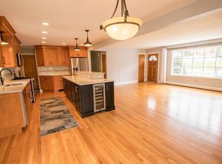 36 Meadow Dr, Troy, NY 12180
